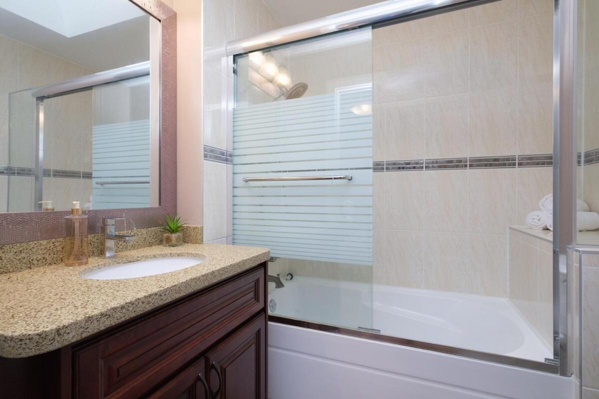 Spacious 4Br W Ensuites Mins To Downtown Yvr Ubc Ванкувър Екстериор снимка