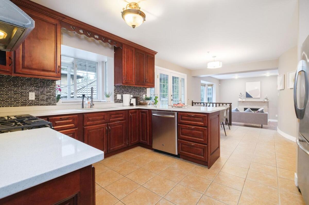 Spacious 4Br W Ensuites Mins To Downtown Yvr Ubc Ванкувър Екстериор снимка
