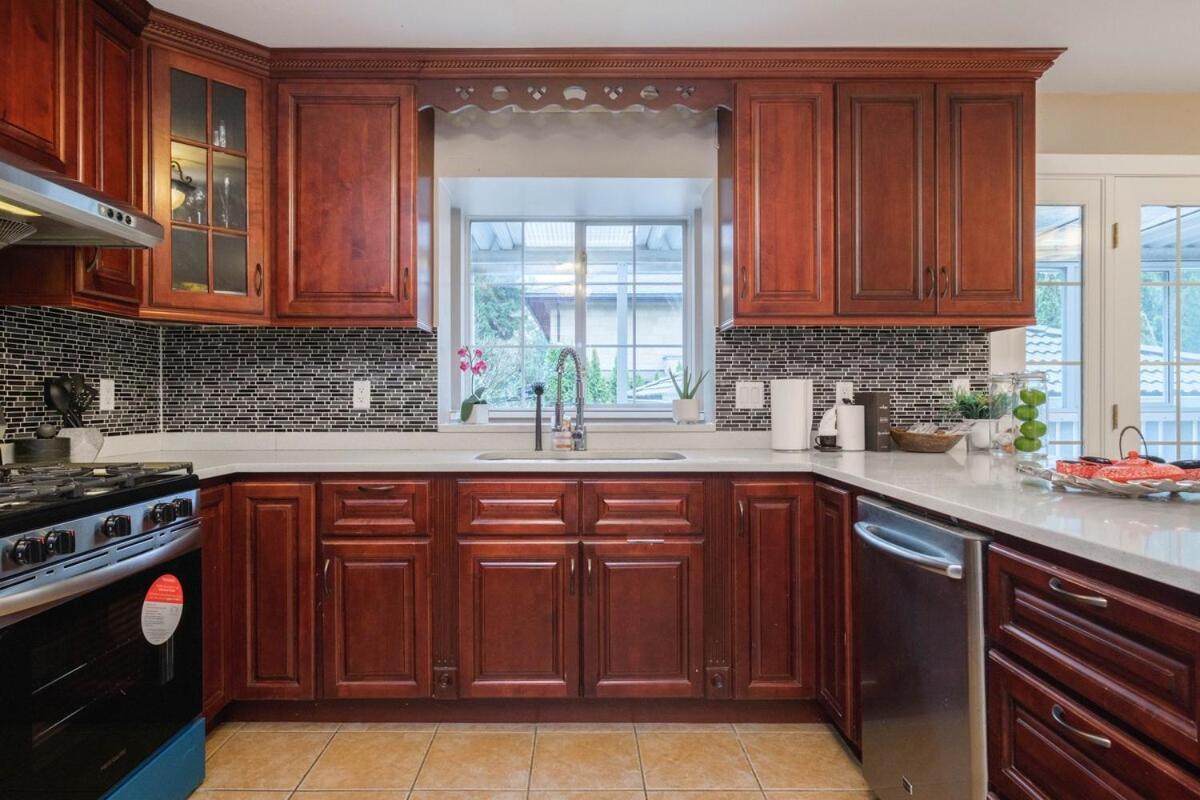 Spacious 4Br W Ensuites Mins To Downtown Yvr Ubc Ванкувър Екстериор снимка